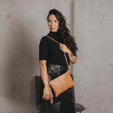 Load image into Gallery viewer, London Ladies Crossbody Pouch Bag