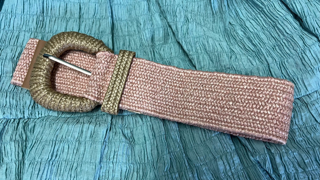 A Stretchy and Versatile Belt in Blush.