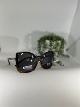 Load image into Gallery viewer, Polarised Fashion Sunglasses for the Stylish Woman
